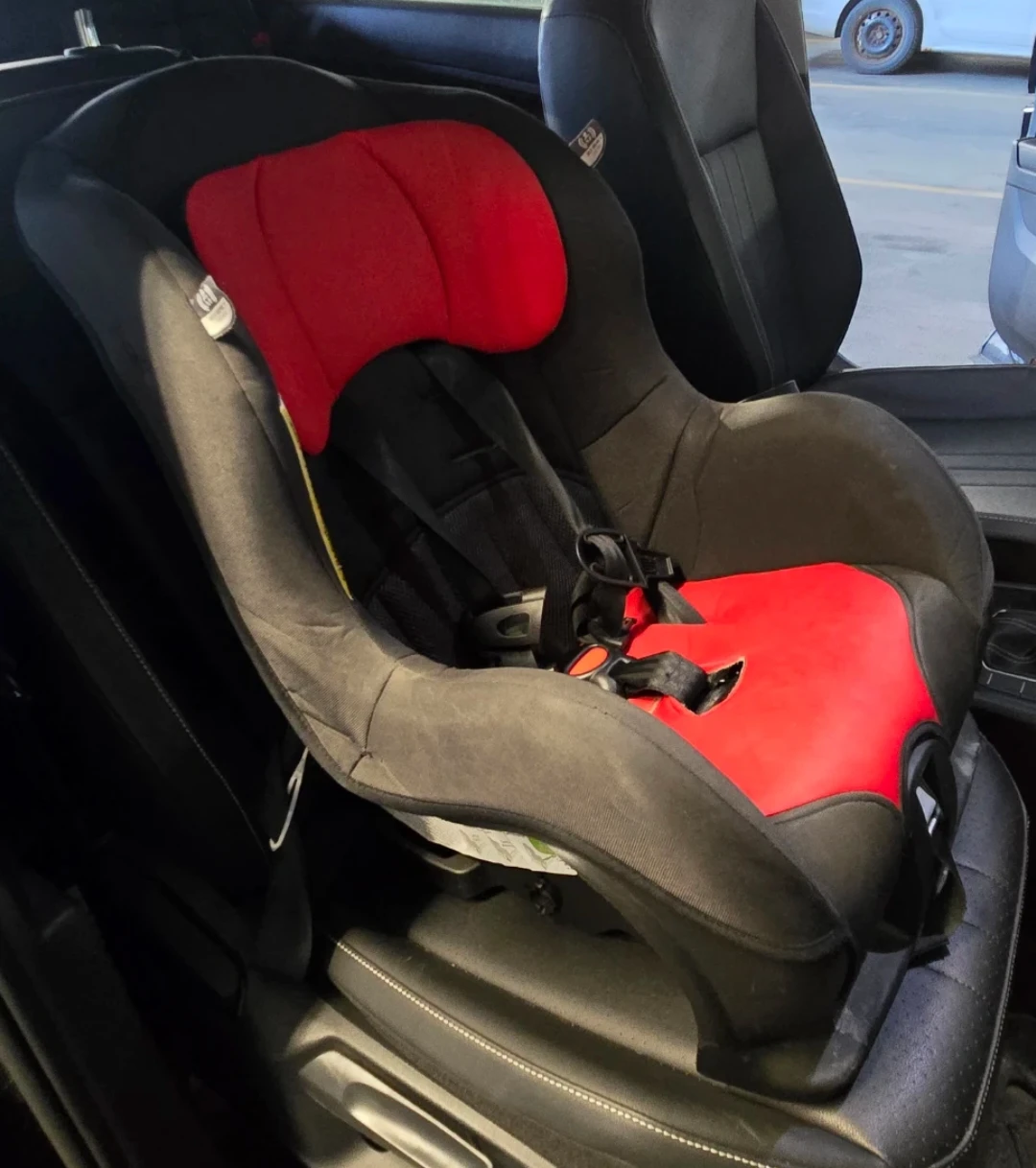 Child Car Seat - Black & Red - photo 2