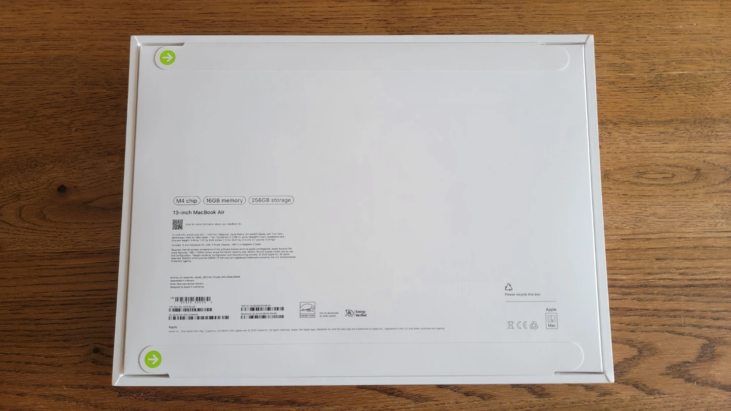BNIB MacBook Air 13-inch M4 256/16 - photo 2