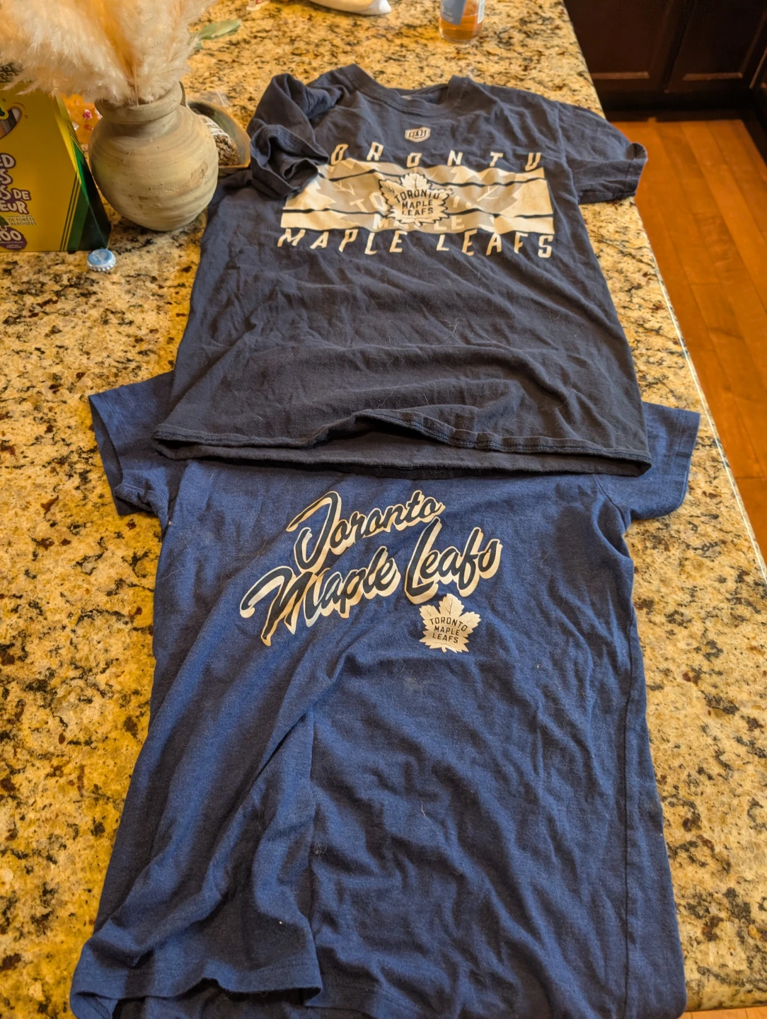 Toronto Maple Leafs T-Shirts (2)