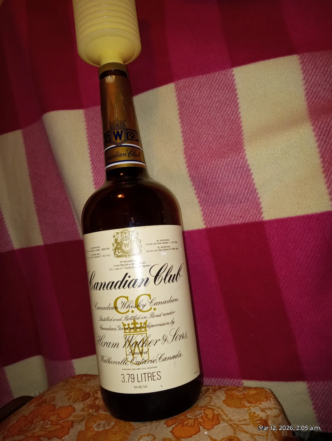 Vintage Canadian Club Whisky Texas size Mickey 3.79 Litres - photo 5