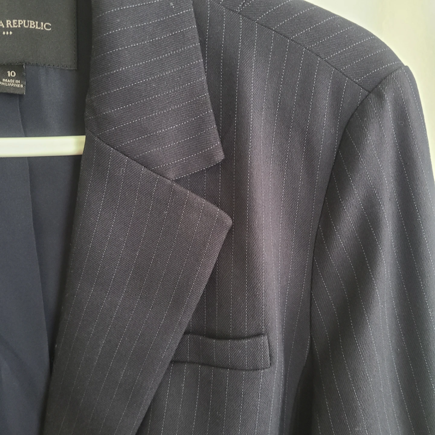 Banana Republic Pinstripe Blazer Size 10 - photo 3