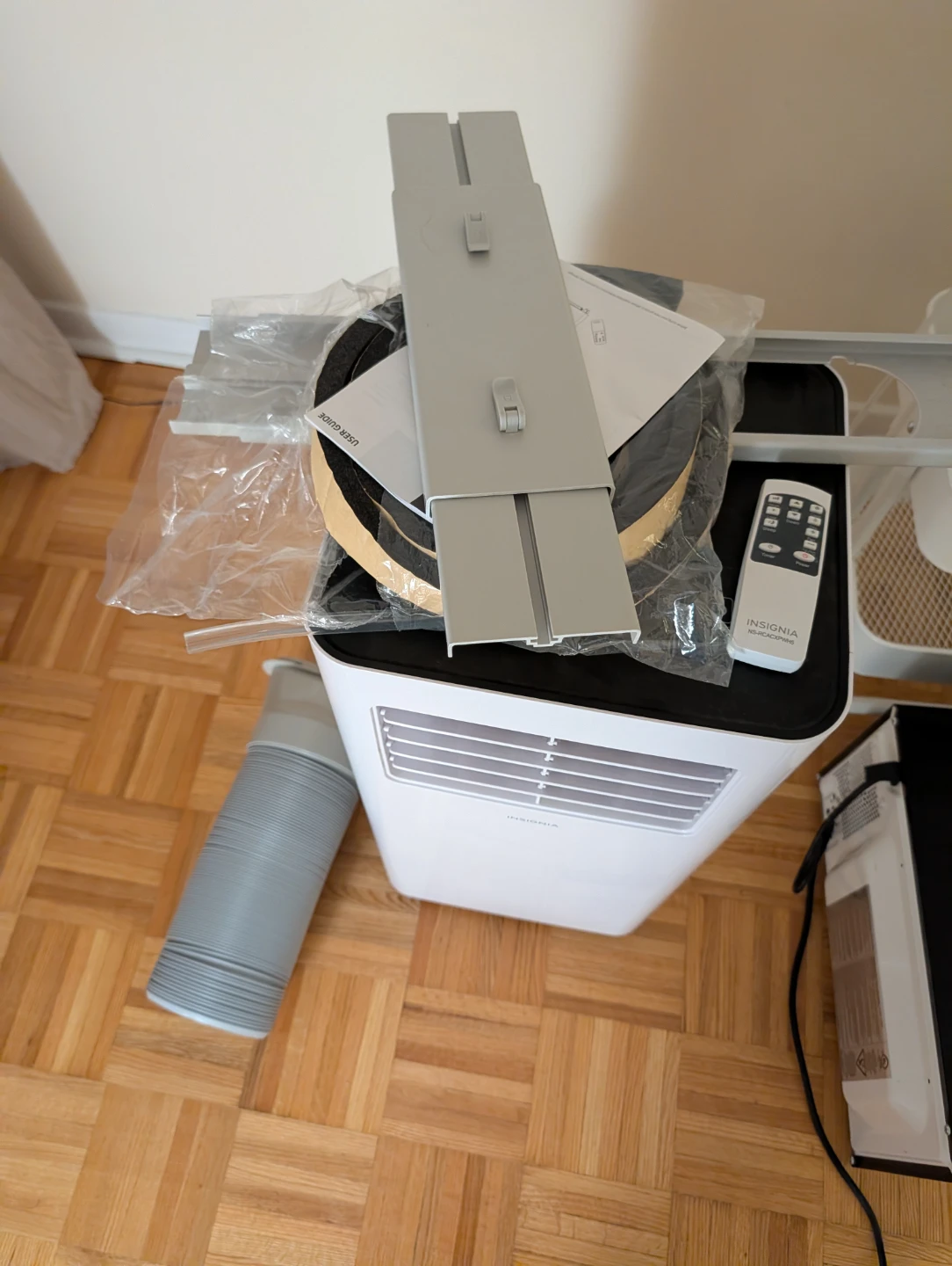 Insignia Portable Air Conditioner -10000 BTU - photo 2