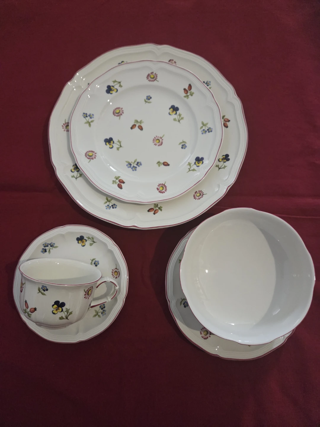 36 piece set Villeroy & Boch Petite Fleur Dinnerware Set