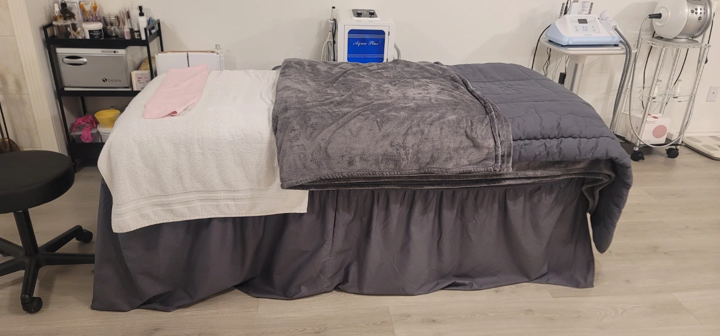 STRONGLITE electronic massage table