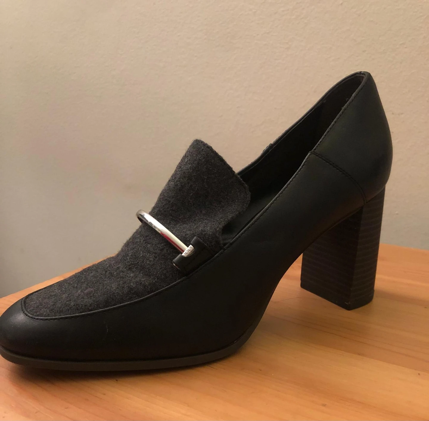 DKNY Women's Black Heeled Loafers Size 7.5
