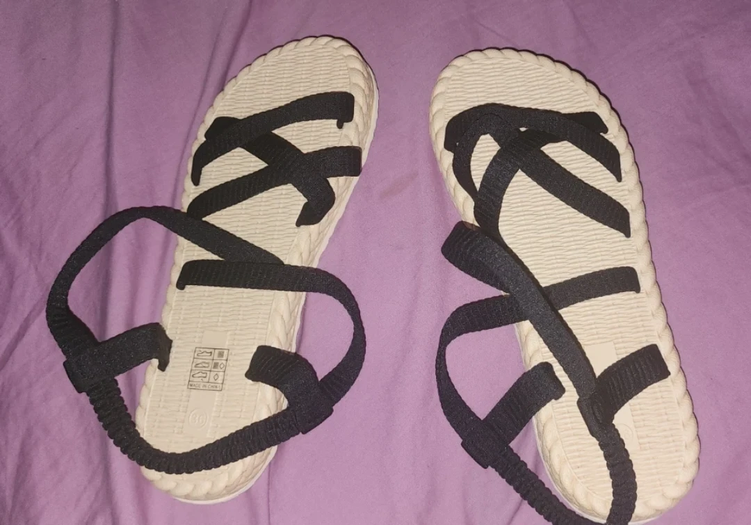 Black Strappy Flat Sandals Size 6