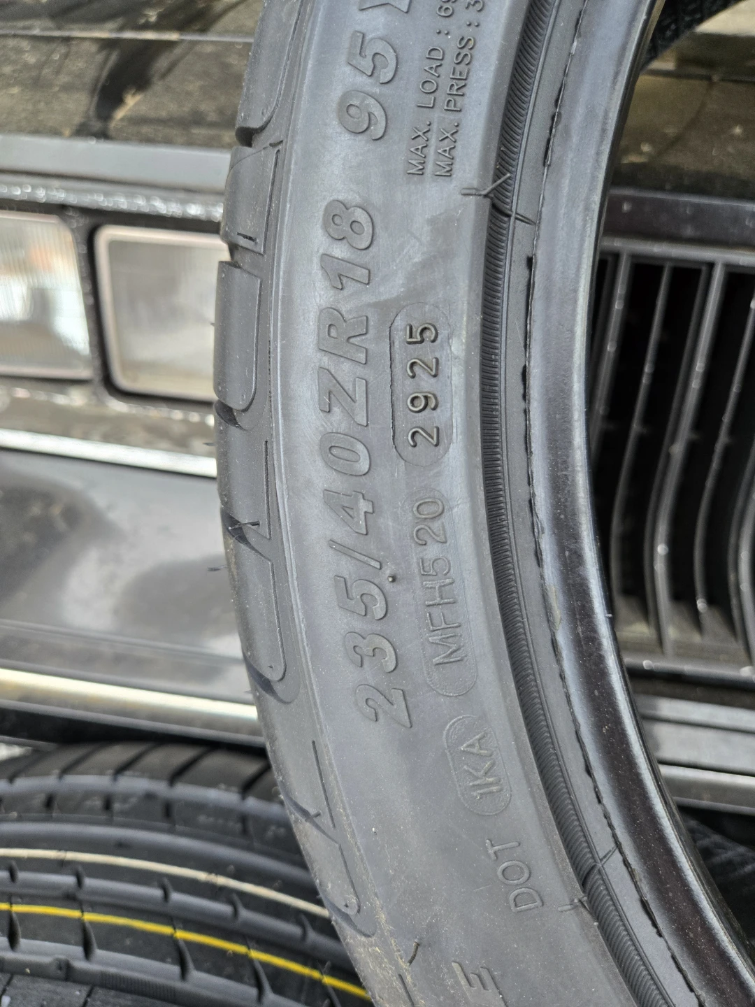 235/40ZR18 95Y Cosmo Macho Performance Tires (Set of 4) - photo 3
