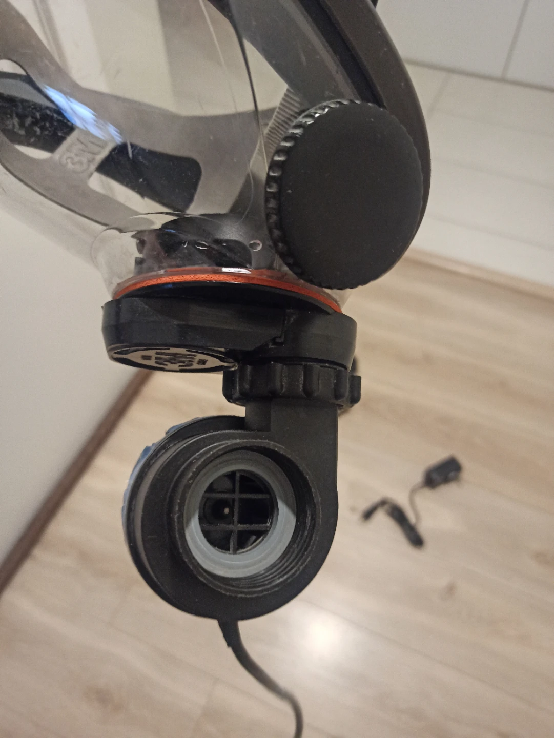 3M Full Face Respirator with Powered Air - photo 2