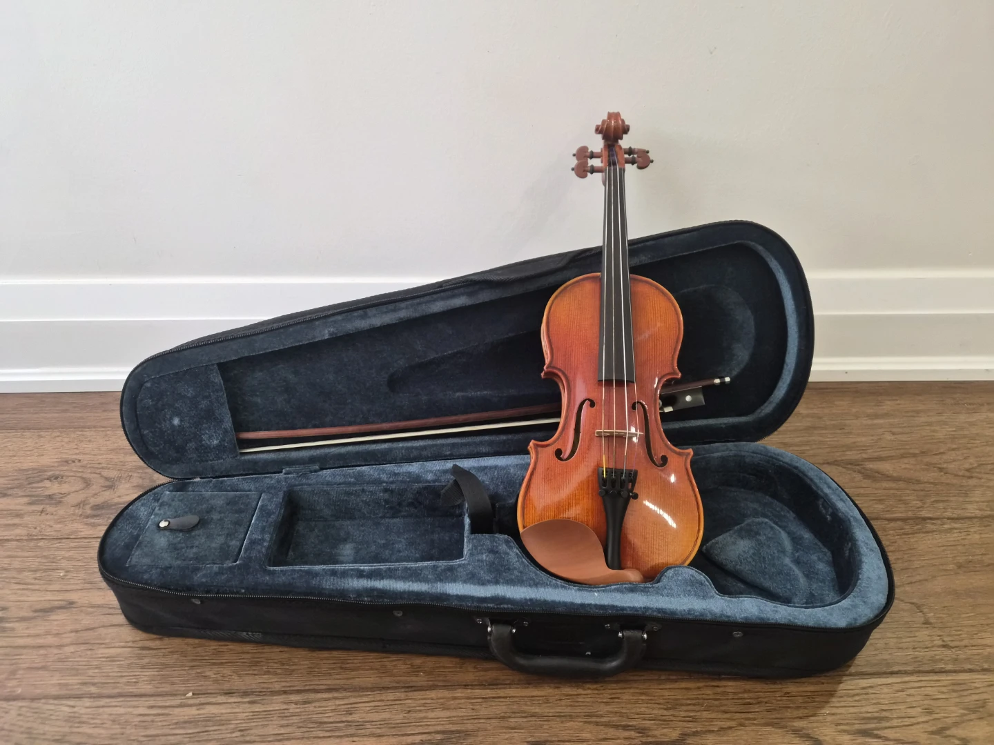 Violin with Case and Bow - photo 3