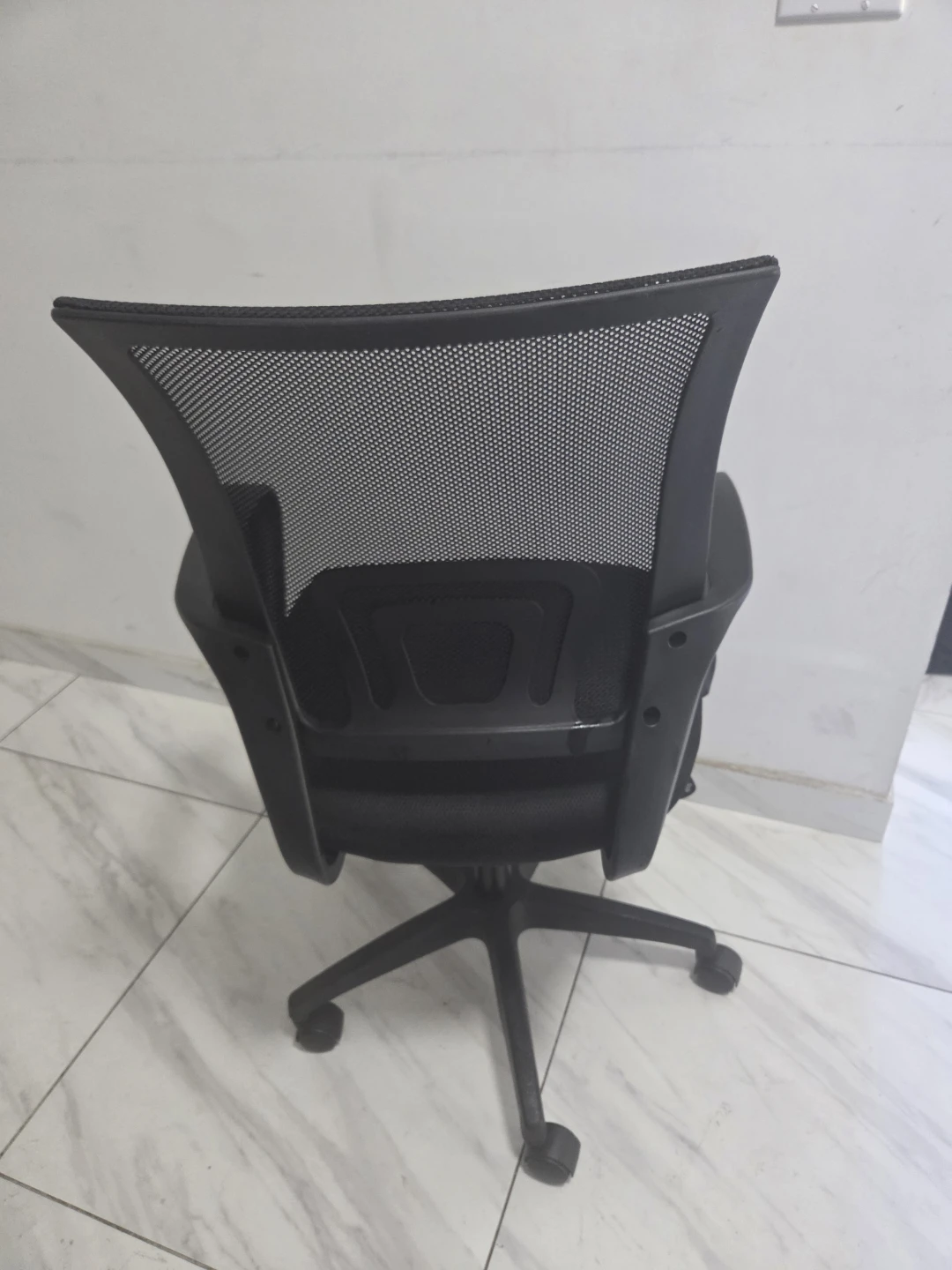 Black Mesh Office Chair - photo 2