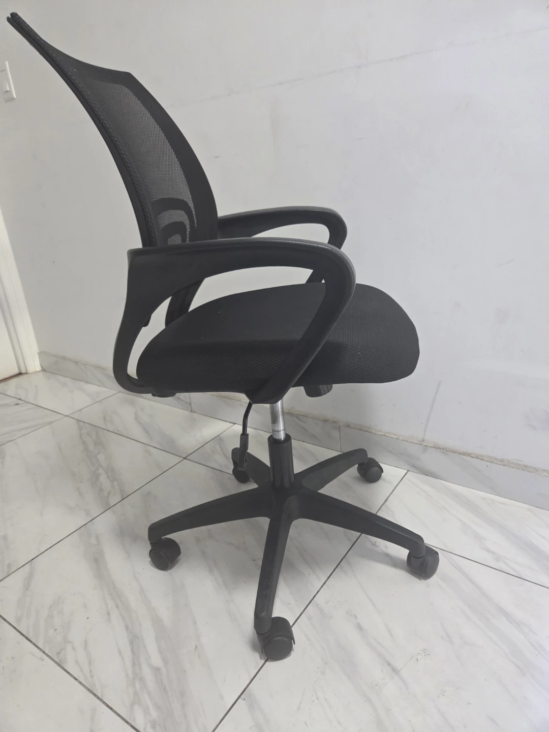 Black Mesh Office Chair - photo 4