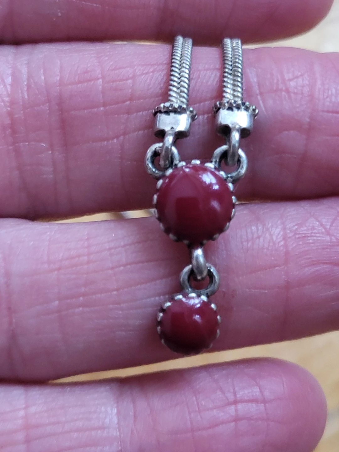 Silver tone necklace with red stones - photo 3