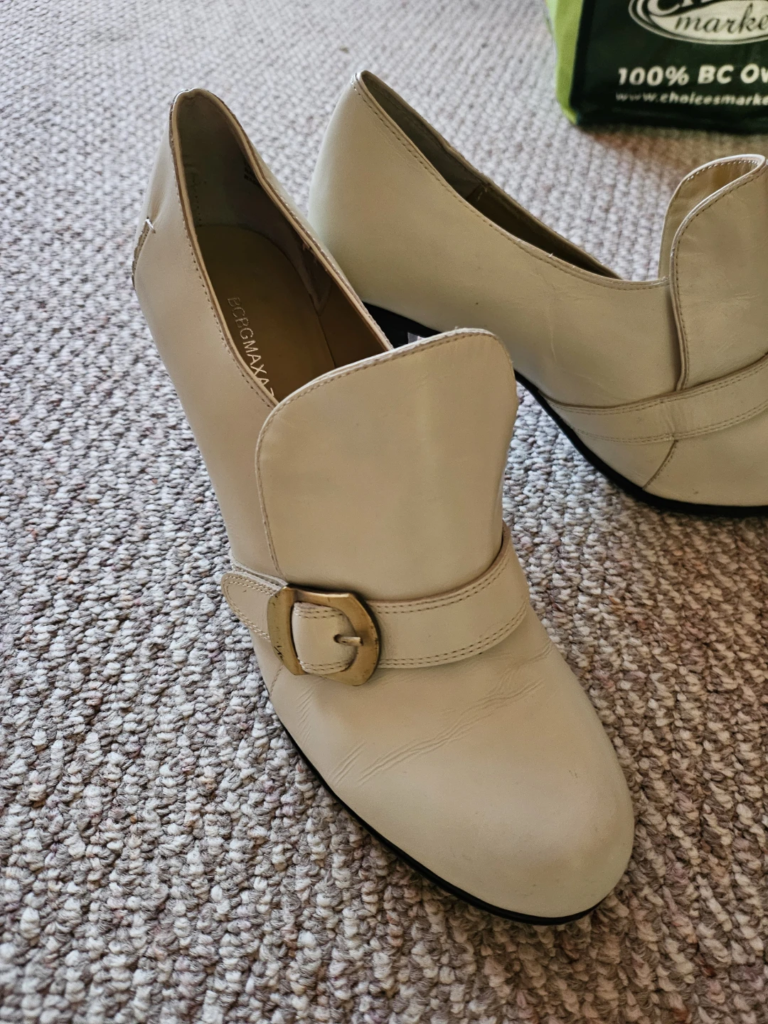 BCBG Cream Leather Heeled Loafers - Size 8