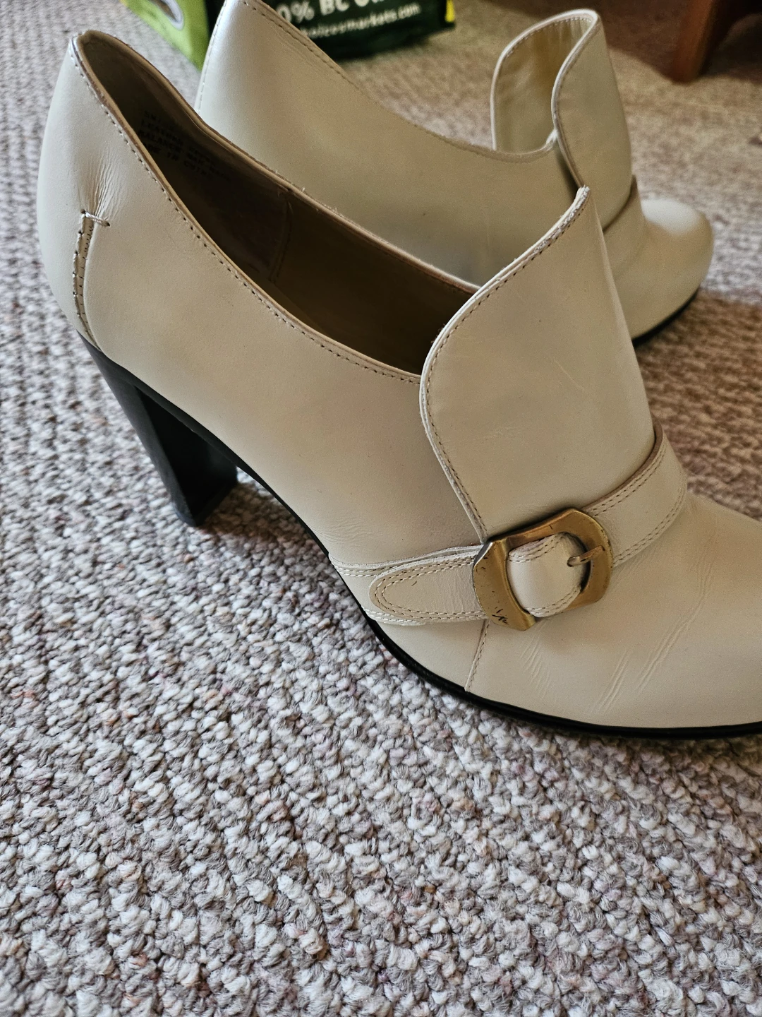BCBG Cream Leather Heeled Loafers - Size 8 - photo 2