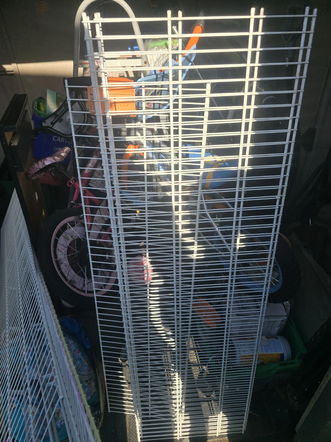 White wire shelving unit