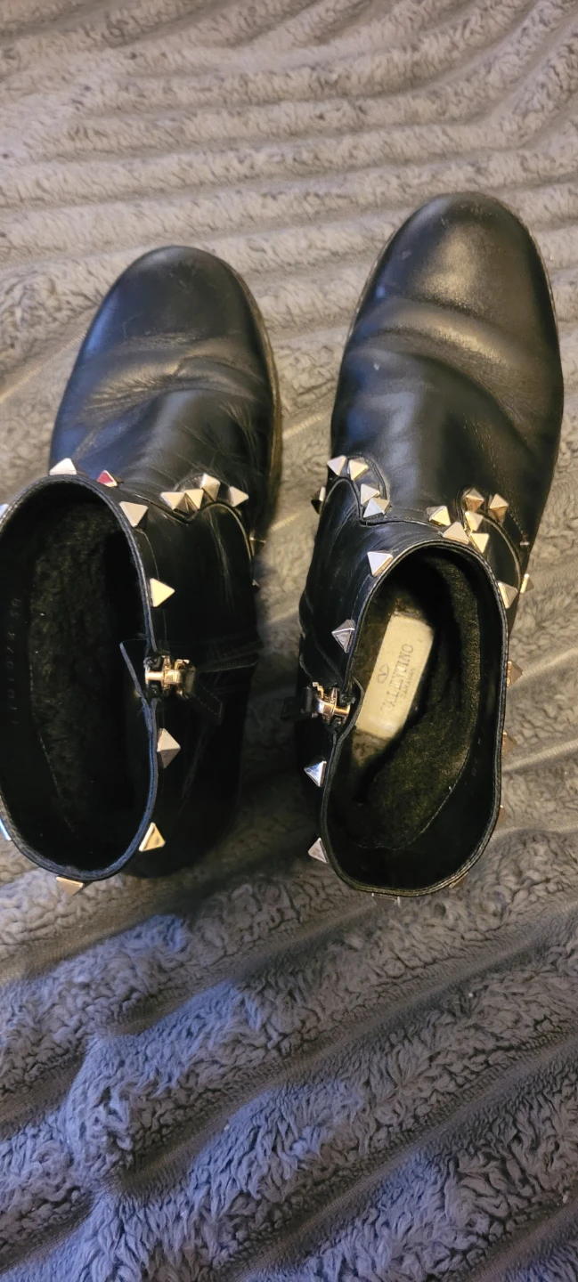 Valentino Studded Black Leather Ankle Boots W8/38 - photo 2
