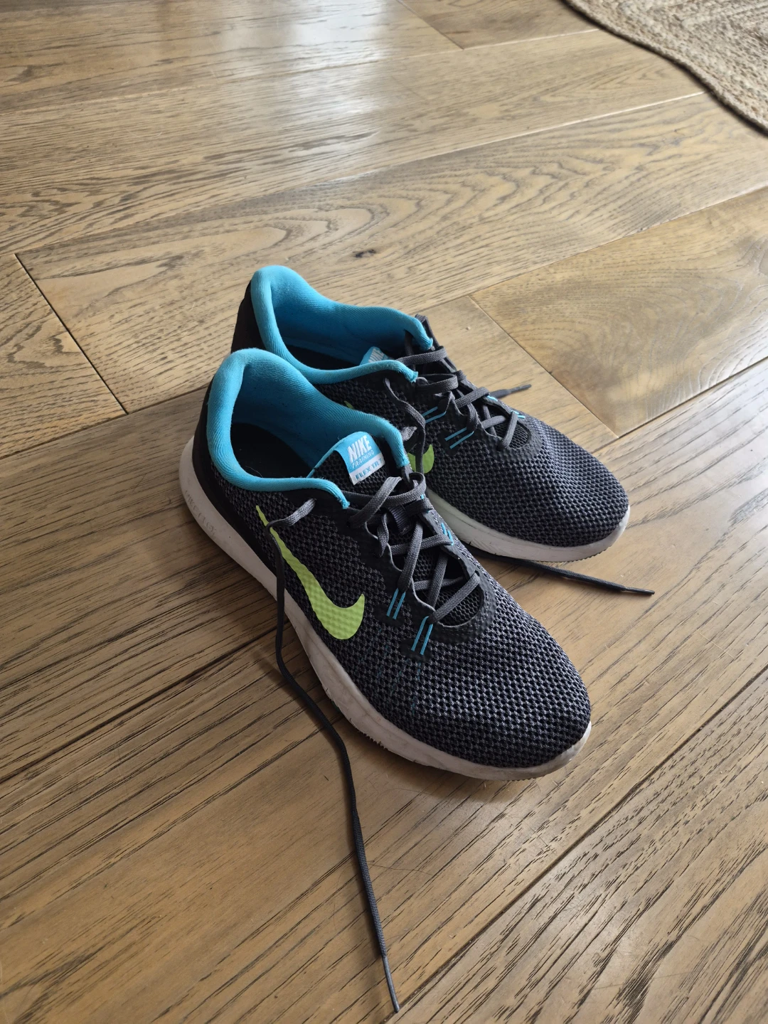 Like new Nike runners