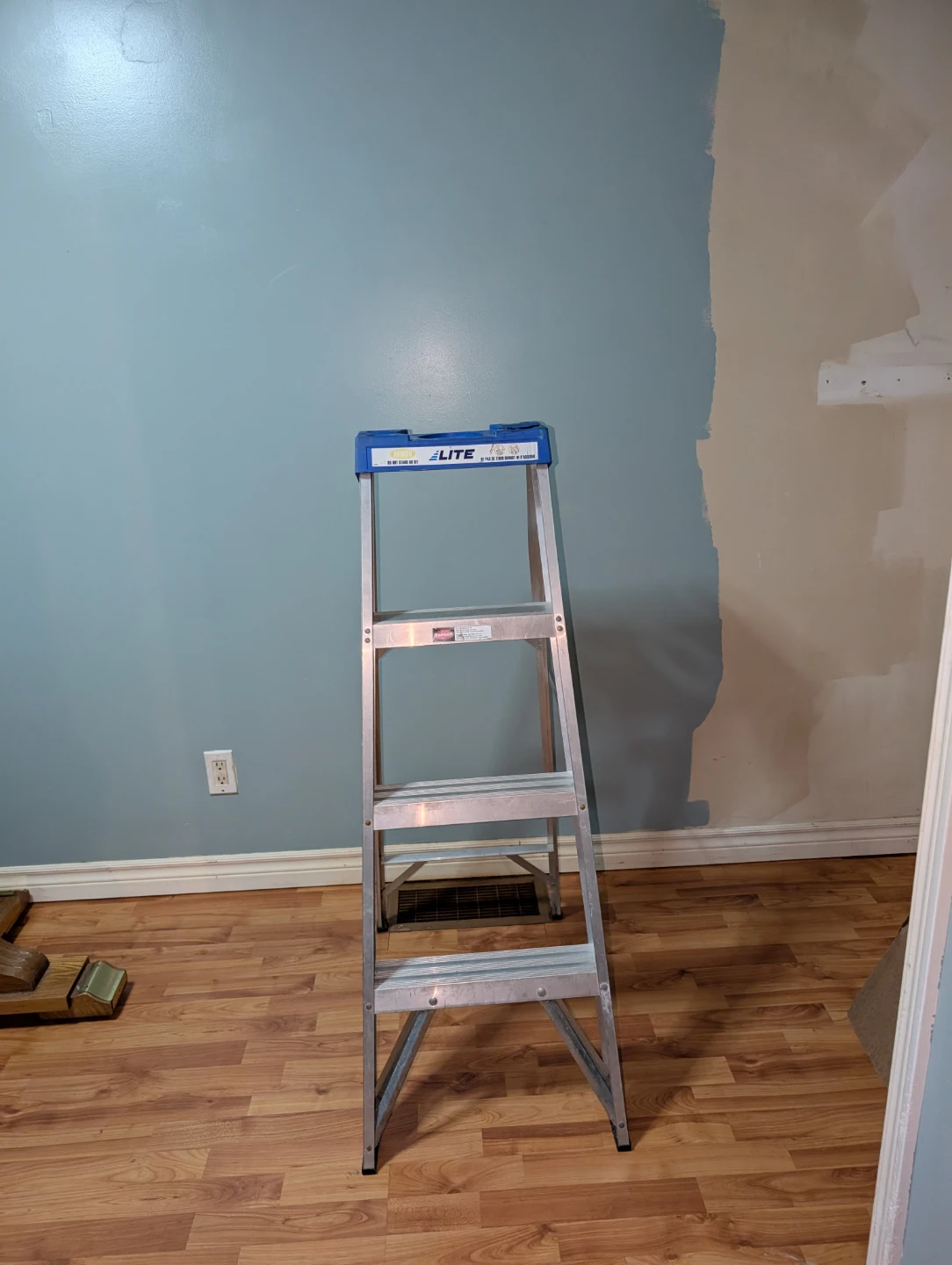 LITE LP 50497 Step Ladder - photo 2