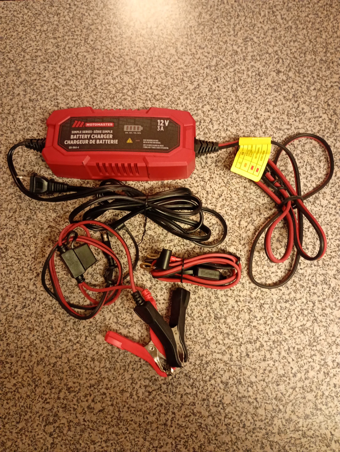 Motomaster Simple Series 12V 3A Battery Charger - photo 2