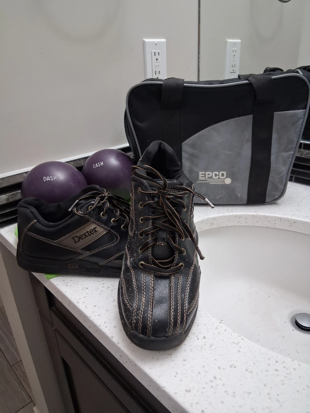 Dexter Bowling Shoes, 2 Purple Bowling Balls, and EPCO Bag - photo 4