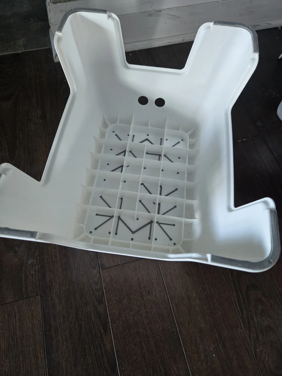 Ikea and Rubbermaid Step Stool (White and Pink) 🌱 - photo 2