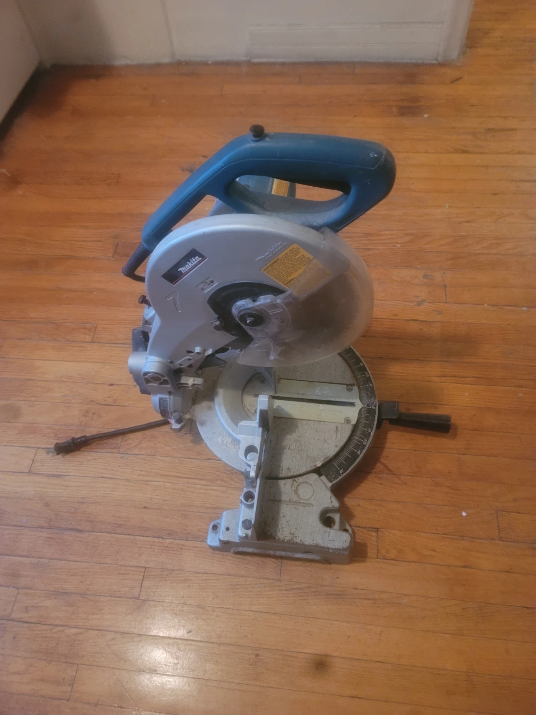 Makita Chop Saw - photo 3