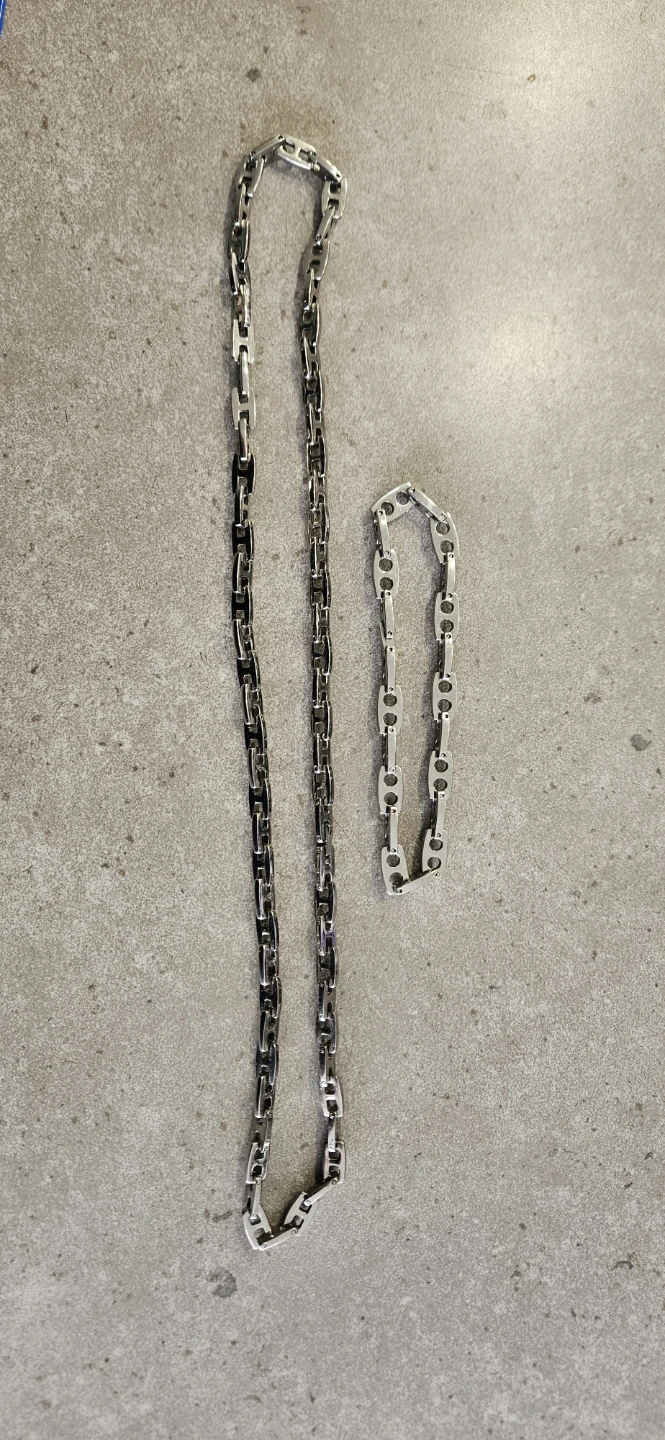 Stainless steel bracelet left