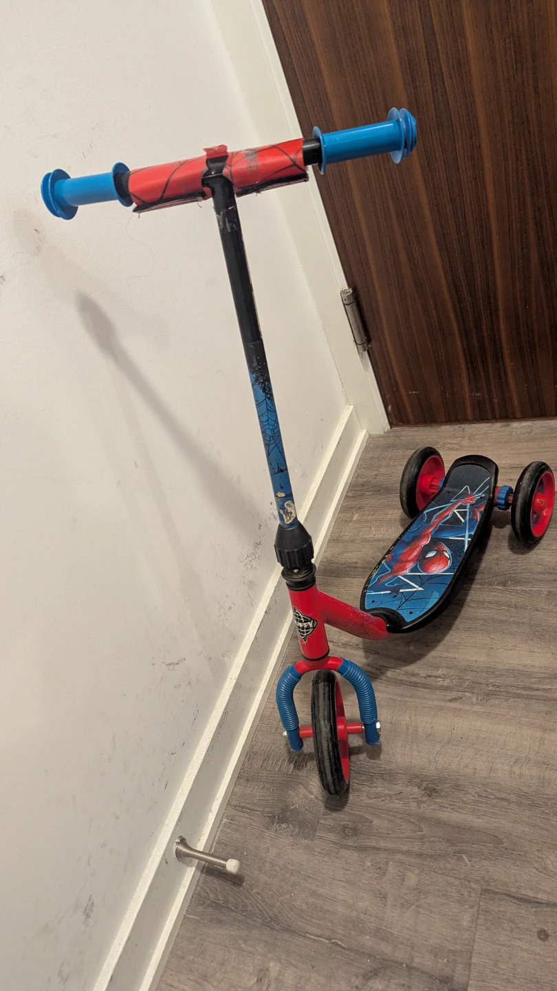 Spider-Man 3-Wheel Scooter
