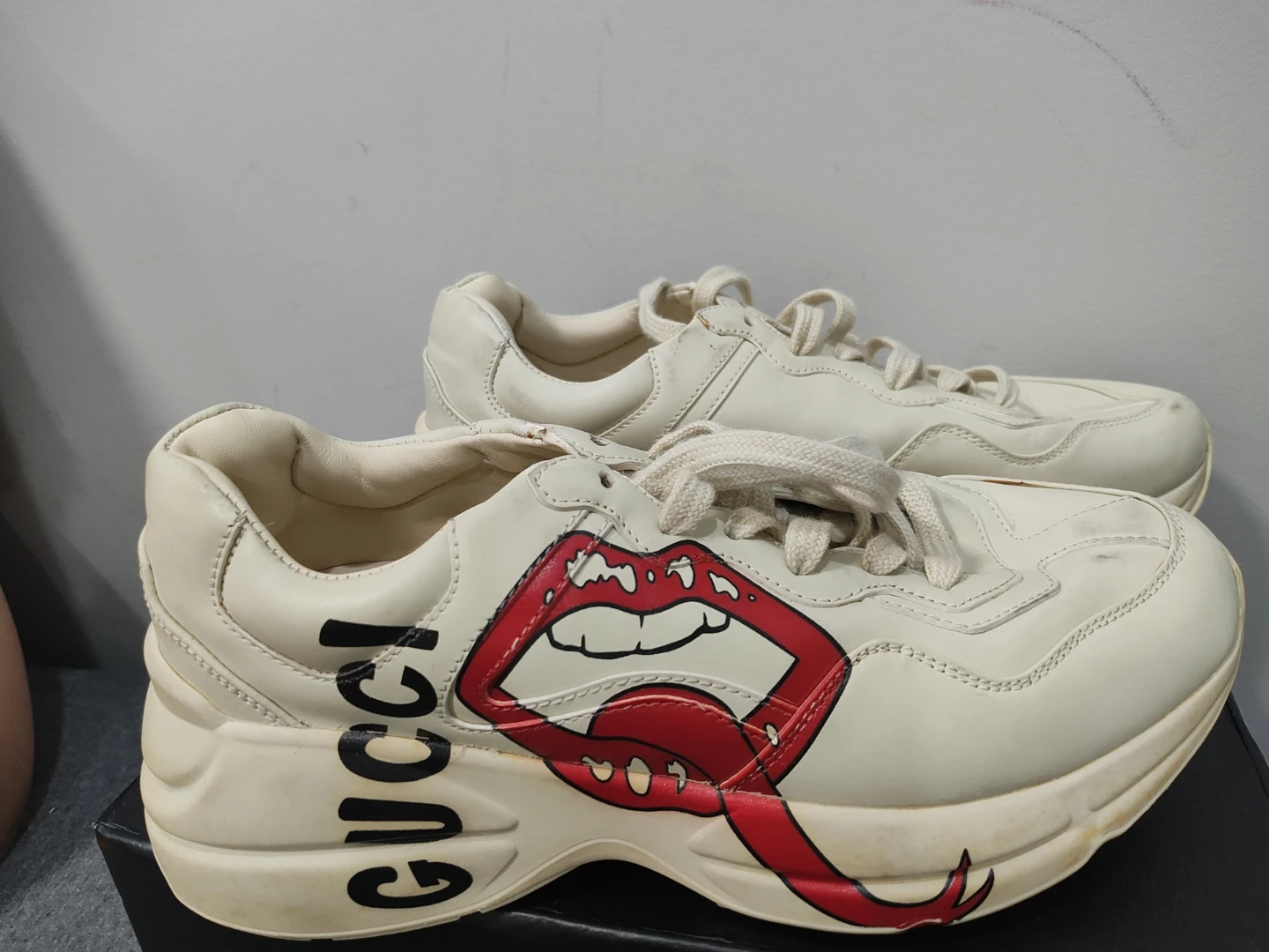 Gucci White Leather Sneakers with Red Lip Detail