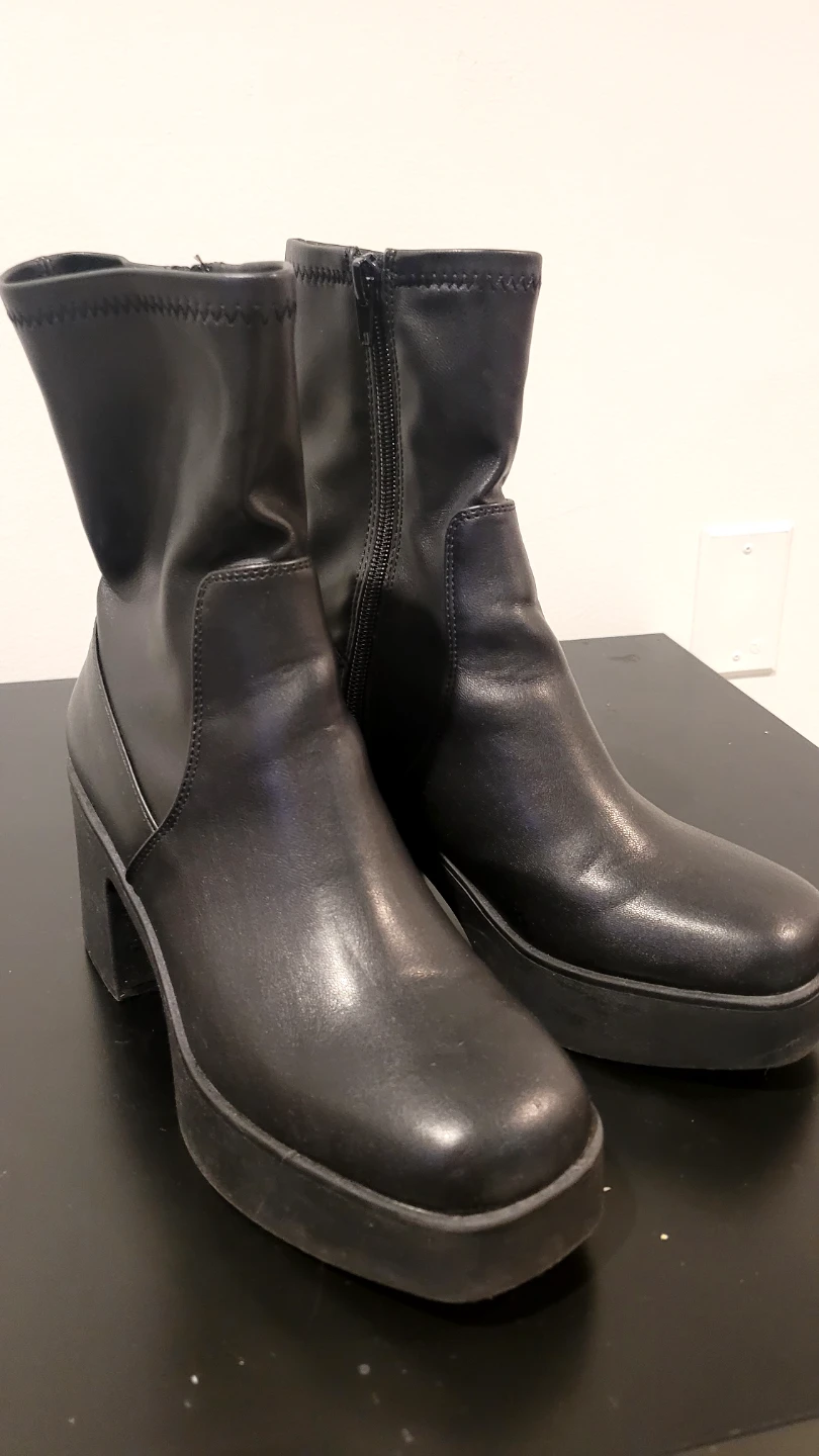 Black Platform Boots Size 7.5