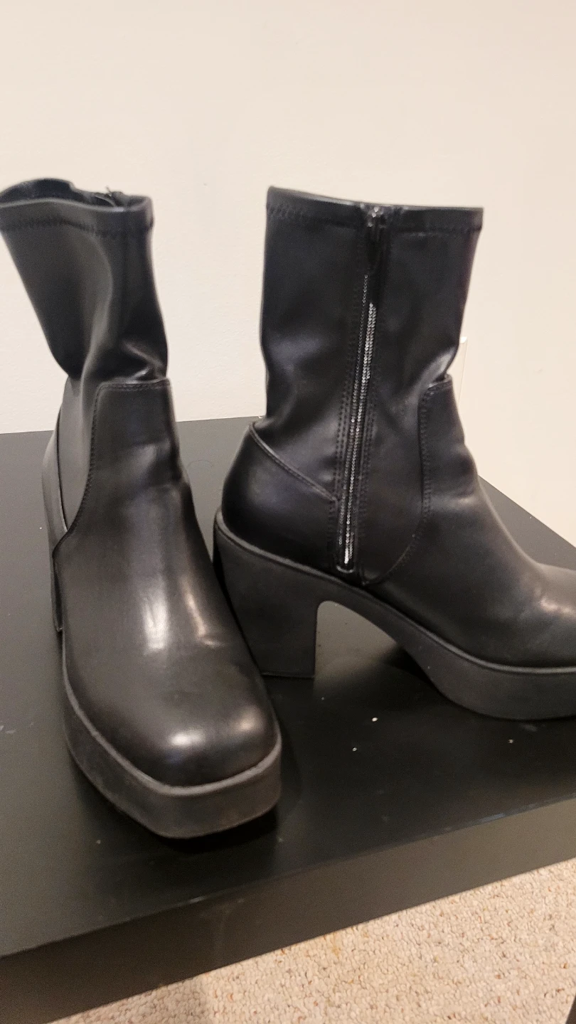 Black Platform Boots Size 7.5 - photo 2