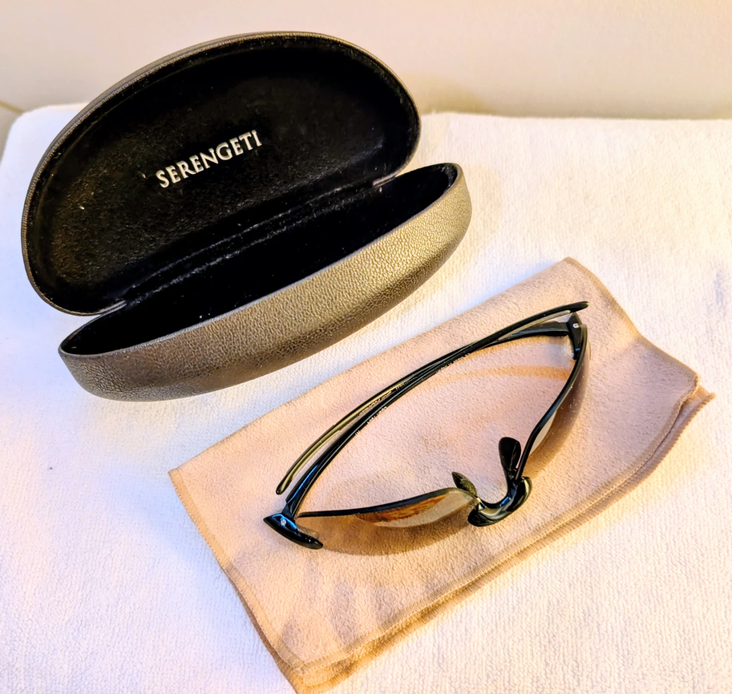 Serengeti Sport Polarized Sunglasses with Case