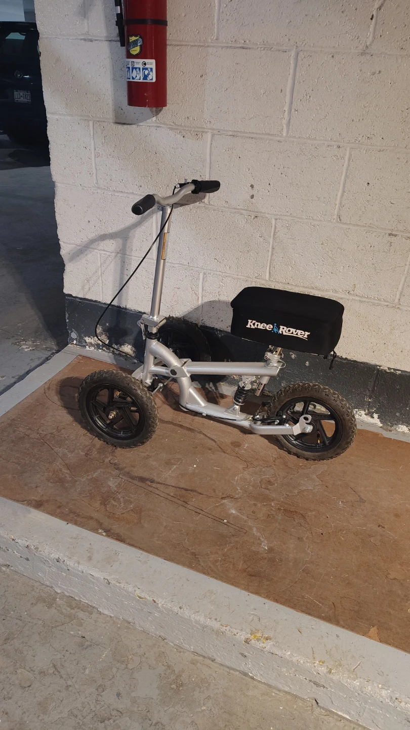 Knee mobility scooter