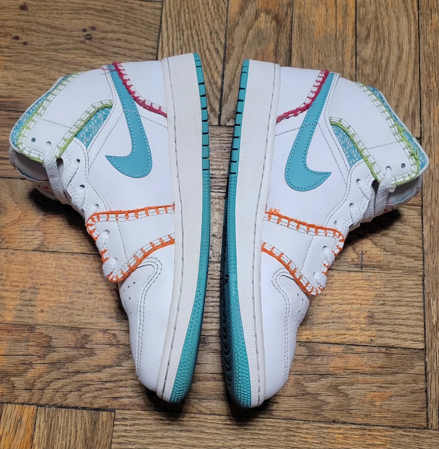 Nike Air Jordan 1 Mid SE Shoes Size 5Y - photo 3