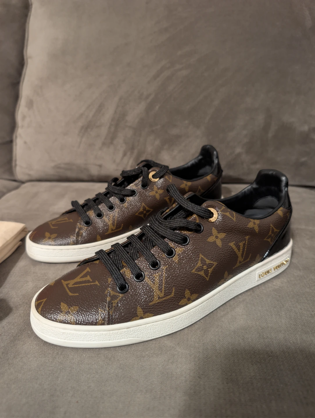 Louis Vuitton Monogram Sneakers Size 39
