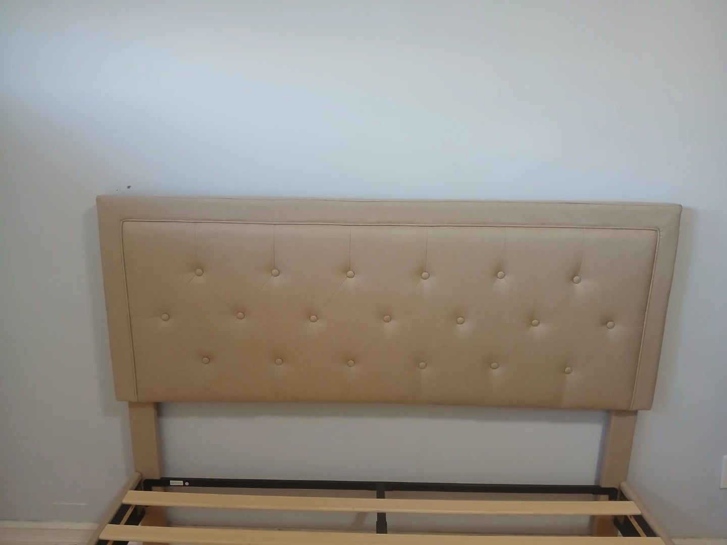 Queen Size Linen Tufted Upholstered Platform Bed Frame - photo 2