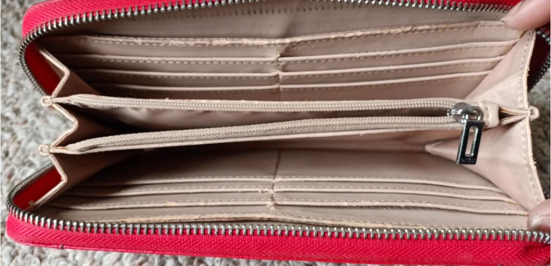 Red Guess Wallet - photo 4