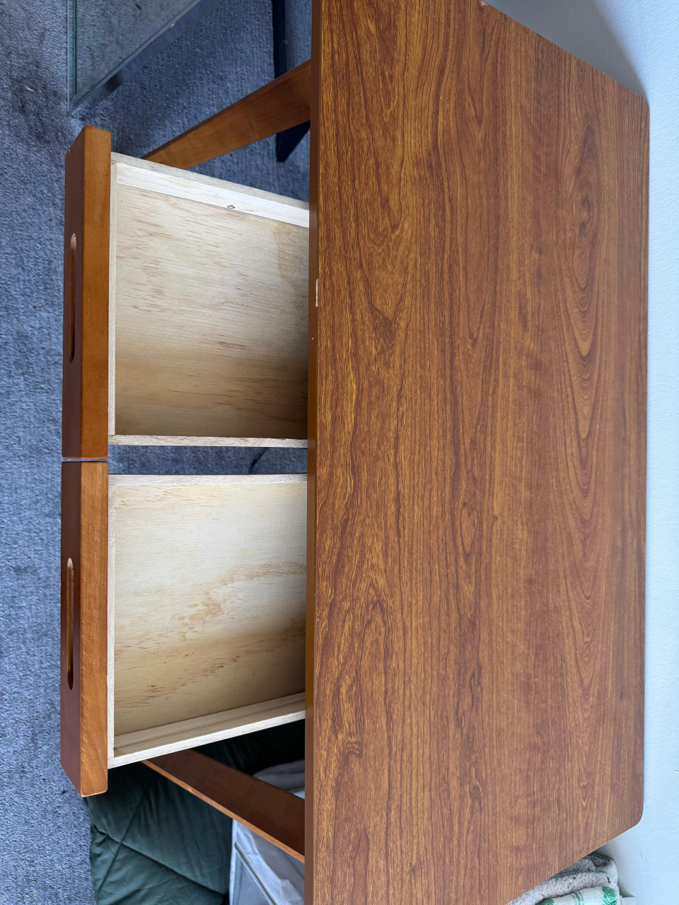 Desk - photo 3