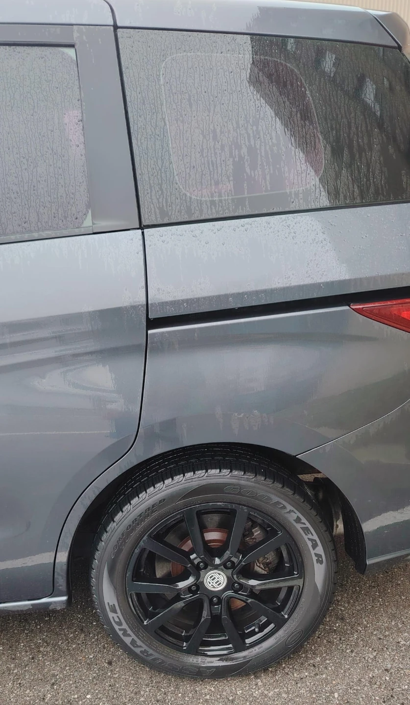 Mazda 5 Minivan - photo 2
