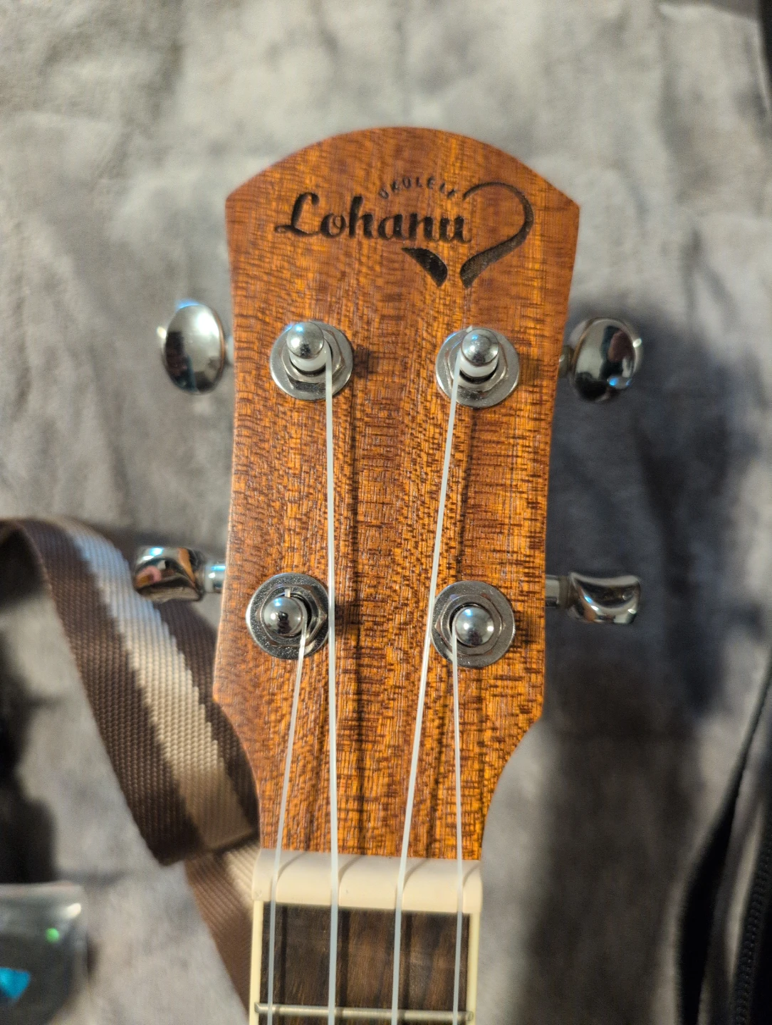 Lohanu Ukulele with Case and Accessories - photo 2