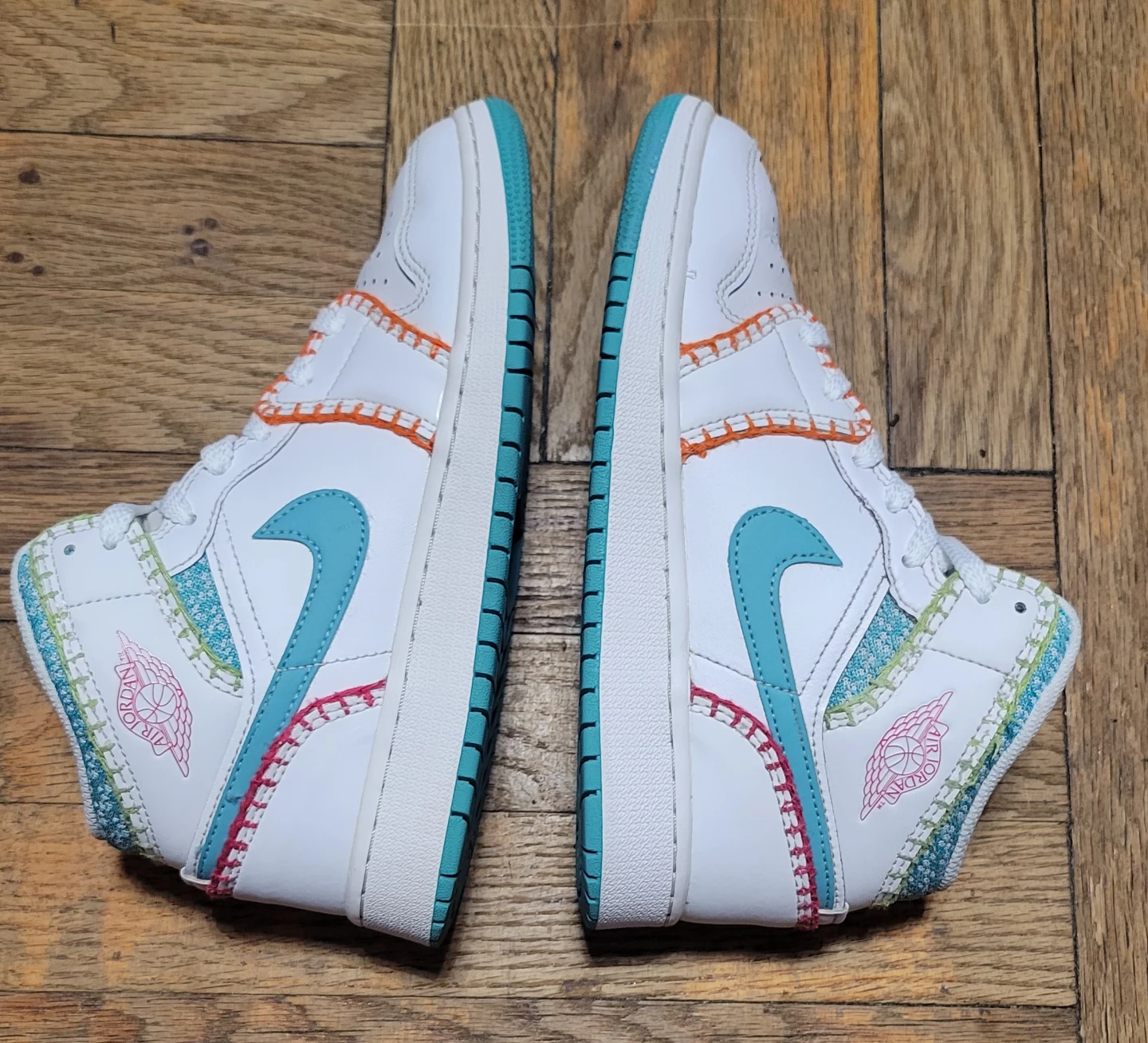 Nike Air Jordan 1 Mid SE Shoes Size 5Y