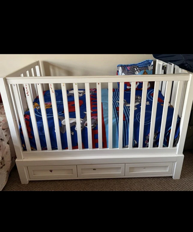 White Crib with Storage Drawers with mattress