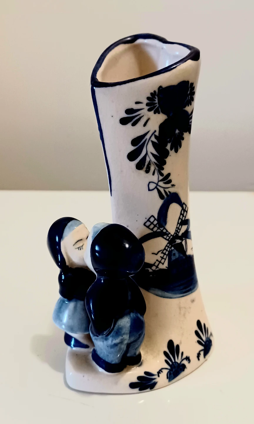 Vtg Kissing Couple Hand-painted  Delft Dutch Vase - photo 2
