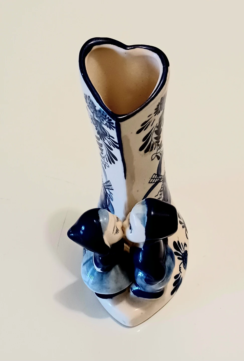 Vtg Kissing Couple Hand-painted  Delft Dutch Vase - photo 3