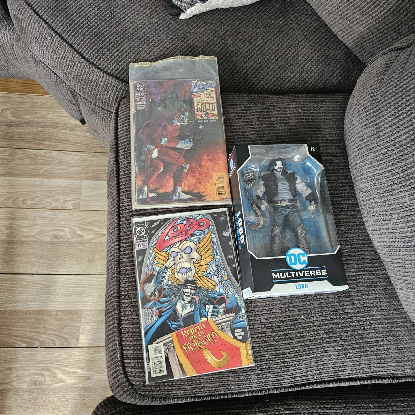 DC Multiverse Lobo action figure & Lobo comics - photo 2