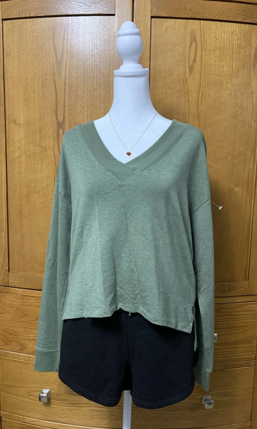 Travis Mathew V-Neck Long Sleeve Sweatshirt