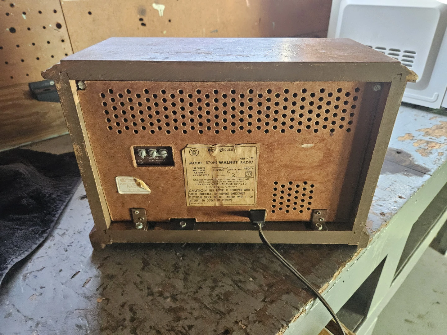 Westinghouse 870N6 Walnut AM-FM Radio - photo 3