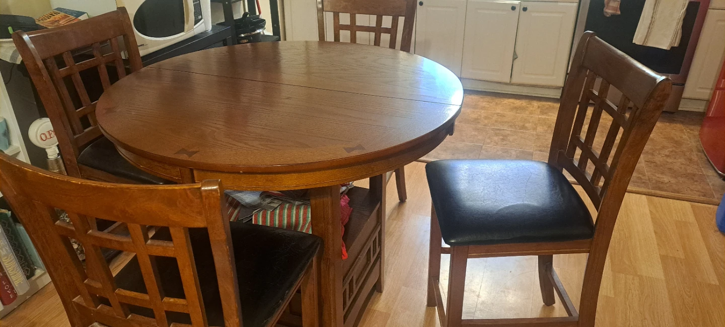 Round Oak Dining Table with 4 Chairs