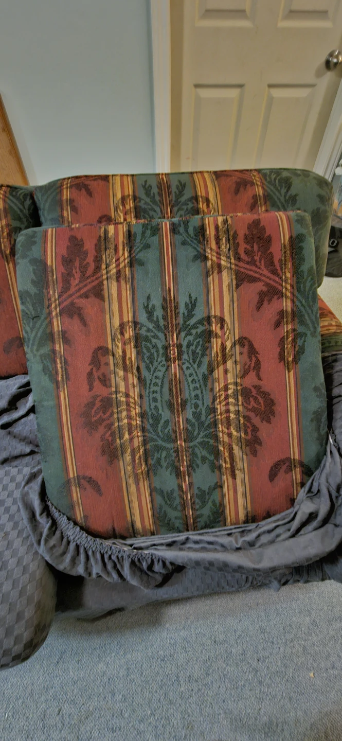 $60 last chance!!! Loveseat - photo 2