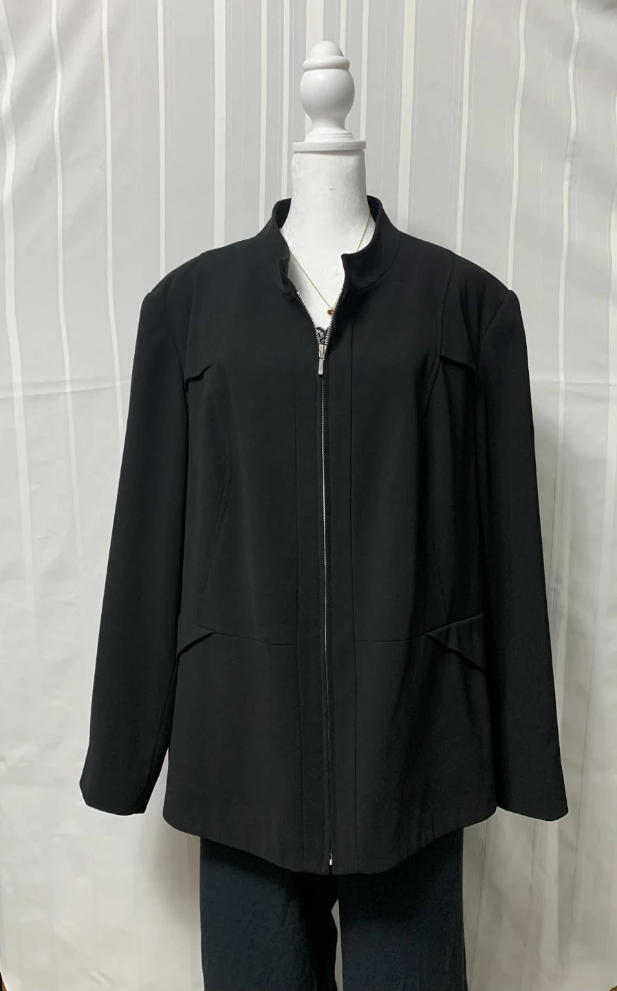 LOUBEN Petite Black Zip-Front Jacket